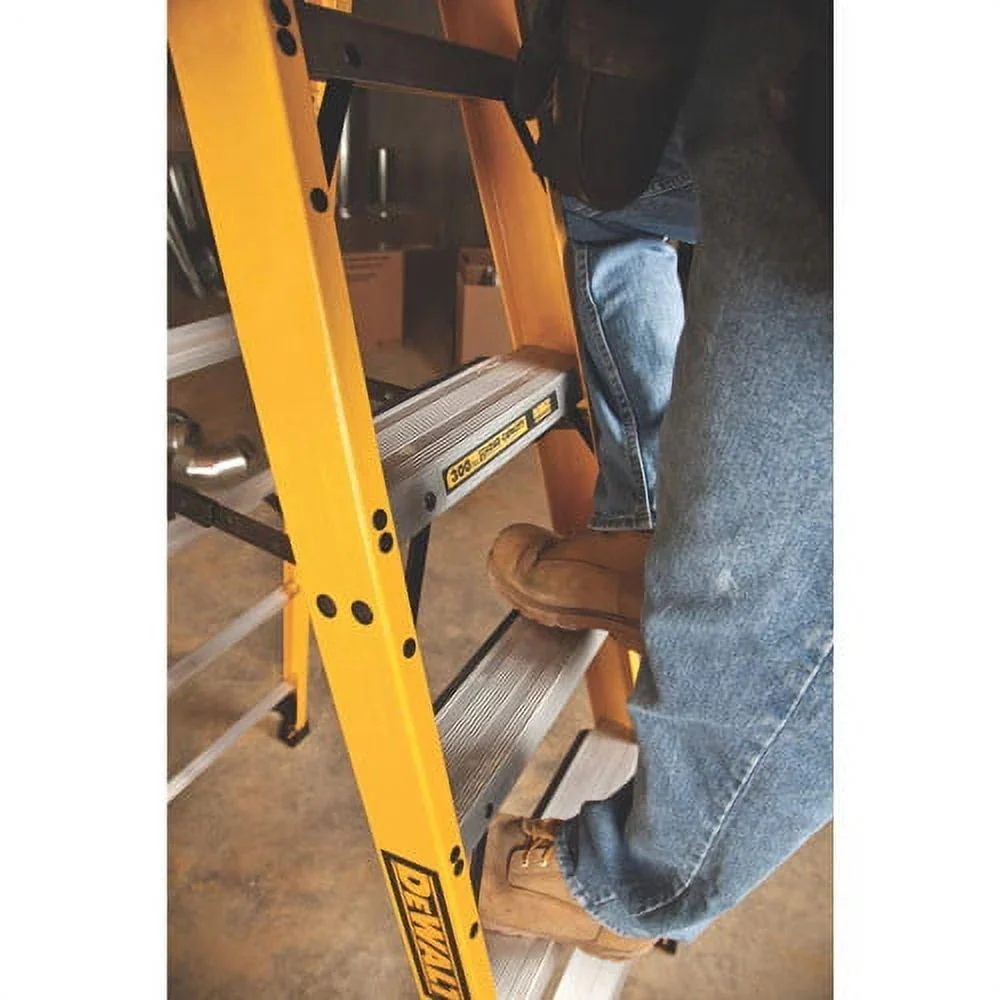 Dewalt Fiberglass Step Ladder, 4-Foot, Type IA, 300-Pound Load Capacity – DXL3010-04