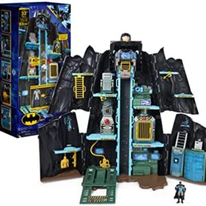 Giant Transforming Playset with Exclusive 4 Figure and Accessories