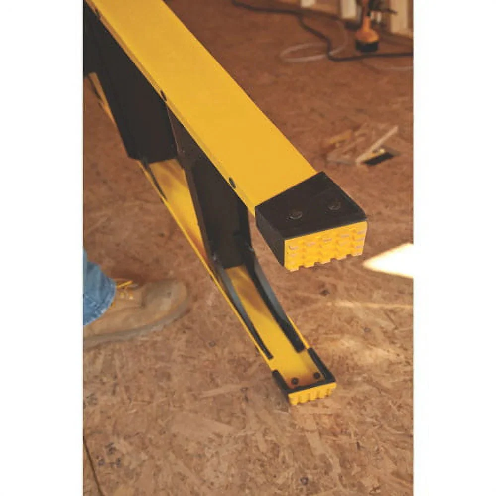Dewalt Fiberglass Step Ladder, 4-Foot, Type IA, 300-Pound Load Capacity – DXL3010-04