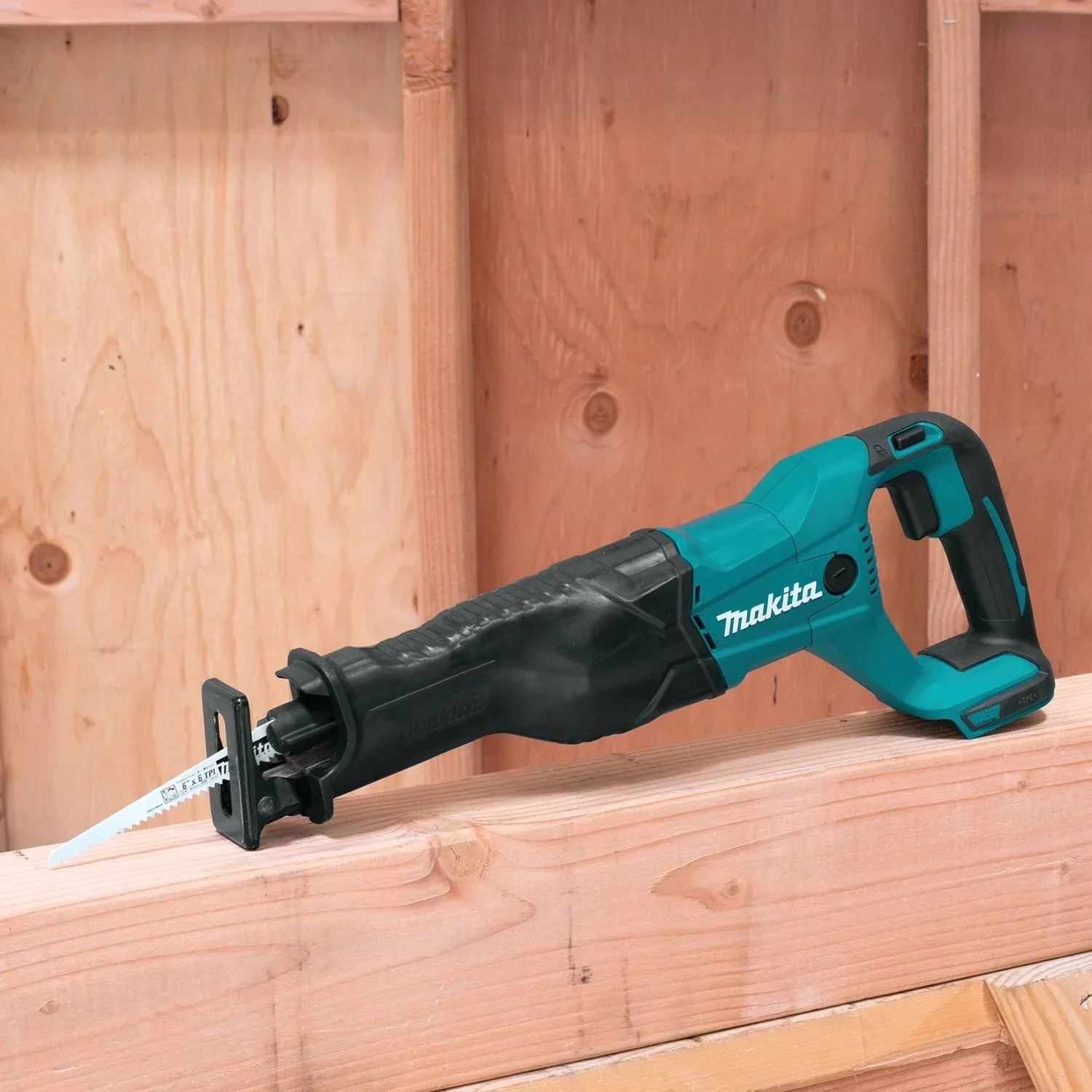 Makita 18V LXT Lithium-Ion Cordless Recipro Saw – XRJ04Z